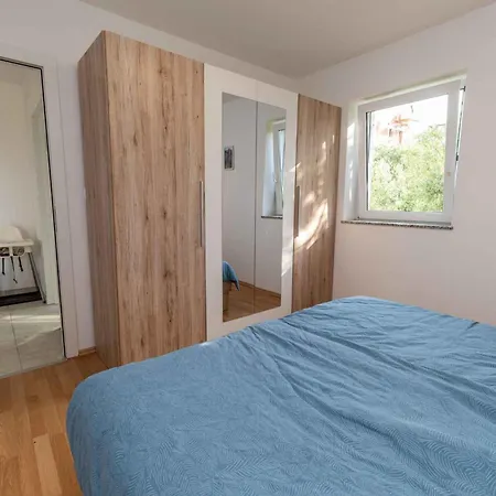 Apartment Near In Vrbnik-insel Krk 58346